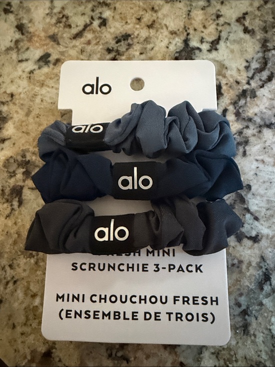 ALO Yoga Accessories - ALO Yoga 3-Pack Mini Scrunchies — Bluestone, Navy, Anthracite